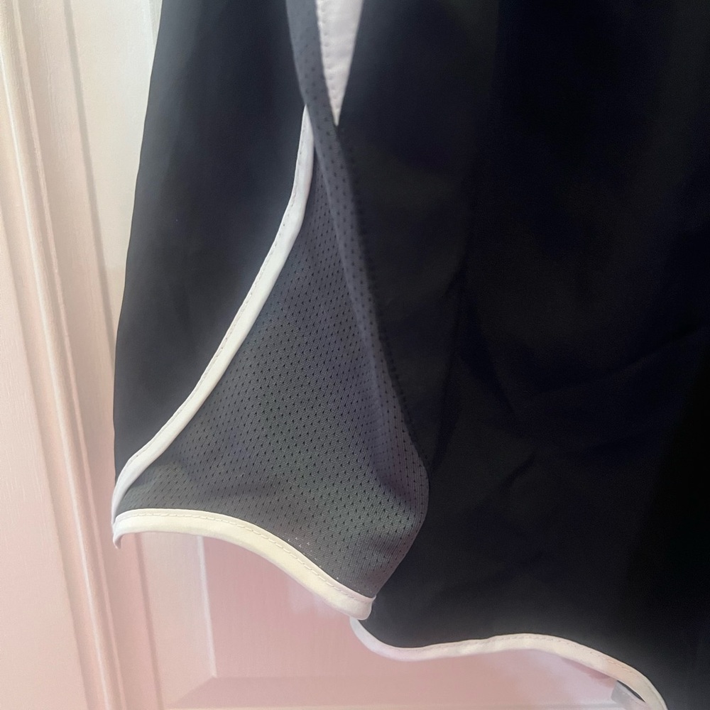 Women’s Nike Black With Gray Accents Shorts Size 3X NWT - Picture 2 of 6